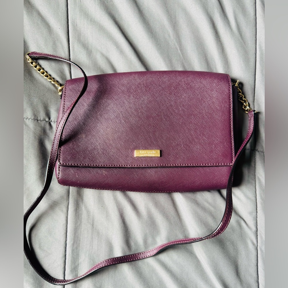 Kate Spade Crossbody Bag – Plum Saffiano Leather with Gold Chain Detail